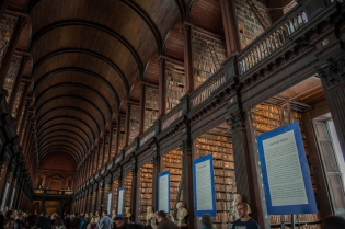bibliothèque la célèbre bibliothèque de Trinity collège. A ne pas manquer si vous aller à Dublin.